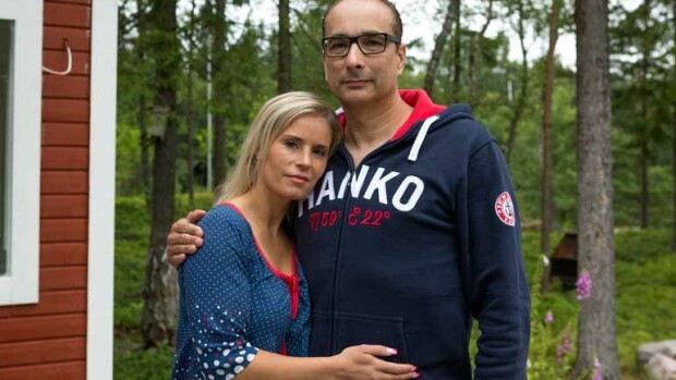 Törkeää! Hanna Kärpänen häiriköi Jenni Vartiaista ravintolassa, heitettiin ulos - kuva!! Hanna Kärpänen ja Heikki Lampela.
