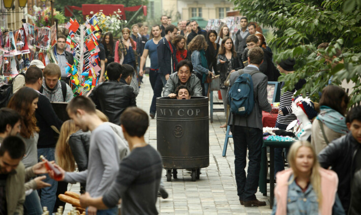 Jackie Chanin ja Johnny Knoxvillen tähdittämä Skiptrace oli valtaisa hitti Kiinassa. Jackie Chanin ja Johnny Knoxvillen tähdittämä Skiptrace oli valtaisa hitti Kiinassa.