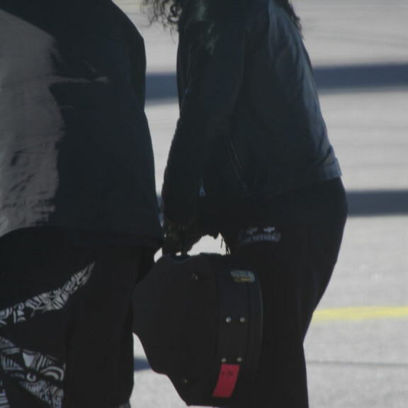 Guns N’ Roses lähti tyylikkäästi Suomesta: vau, mikä yksityiskone! Slash lähtee Suomesta