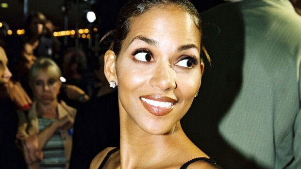 Halle Berryllä, 50, on parikymppisen vartalo – osasyynä diabetes! Vertaa, miltä näytti 1998 ja nyt! Halle Berry hymyilee.