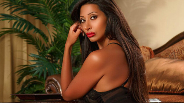 Missikaunotar rohkeana: poseerasi täysin alasti – kuva! Asal Bargh