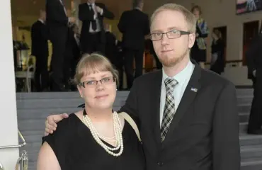 Raskaana ollutta vaimoaan kokoomusnuoren kanssa pettänyt Simon Elo: En ajatellut poikaani!