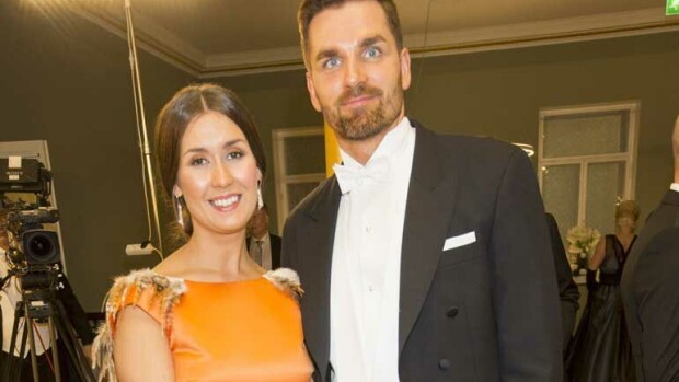 Sininen tulevaisuus -varapuheenjohtaja Tiina Elovaara avautui isänsä juomisesta: nyt Klaus-isä vastaa! Tiina Elovaara on kertonut julkisuudessa isänsä alkoholismista.