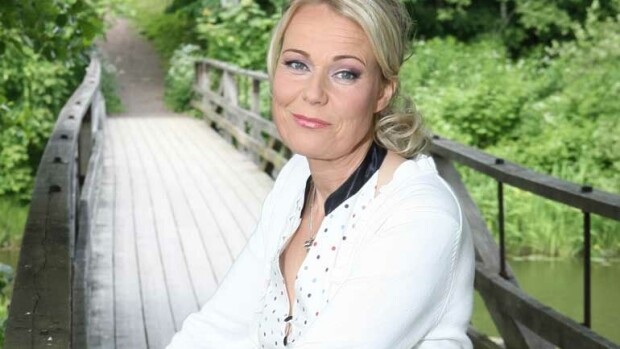Suosikkijuontaja Sari Tamminen jätti miehensä: hakee eroa yksin! Sari Tamminen eroaa miehestään.