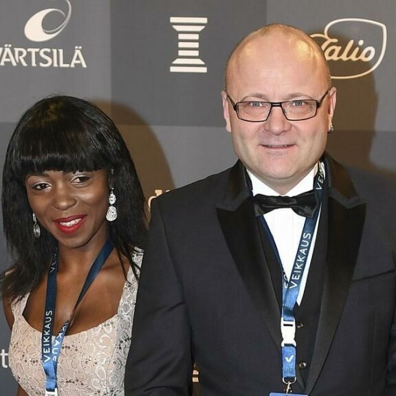 Tapio Suominen tunnustaa: Tinder-sekoilu oli omaa hölmöyttäni! tapio suominen ja evelyn