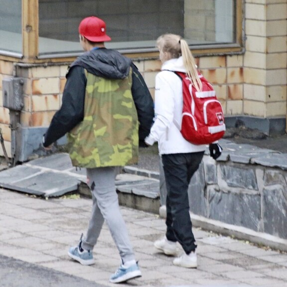 Pekka Hyysalo ja Enna-rakas herättivät hempeilyllään huomiota – kuva! Pekka Hyysalo ja Enna.