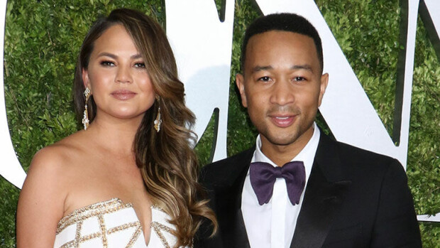 Supermalli yllätti rakkaansa: pölähti alasti hotellihuoneeseen kesken kiertueen – kuva! chrissy teigen ja john legend