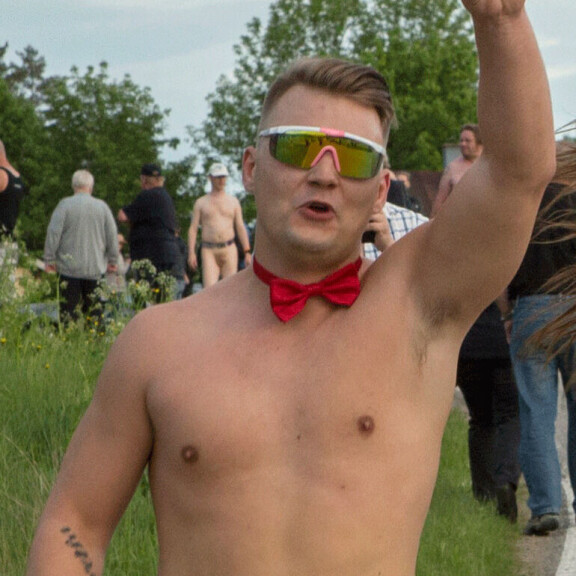Bile-Dani juoksemassa Nakukympissä. Mies kertoo laihduttaneensa kahdessa viikossa 5 kiloa ja juoksukin luisti treenauksen johdosta hyvin. Bile-Dani Nakukympissä.
