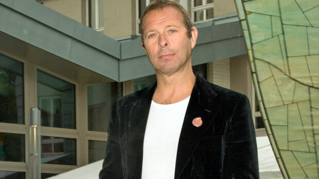 Muotoilija Stefan Lindforsin käytös ihmetytti: olutraivo iski junassa – kuva! Stefan Lindfors psoeeraa Seiskalle