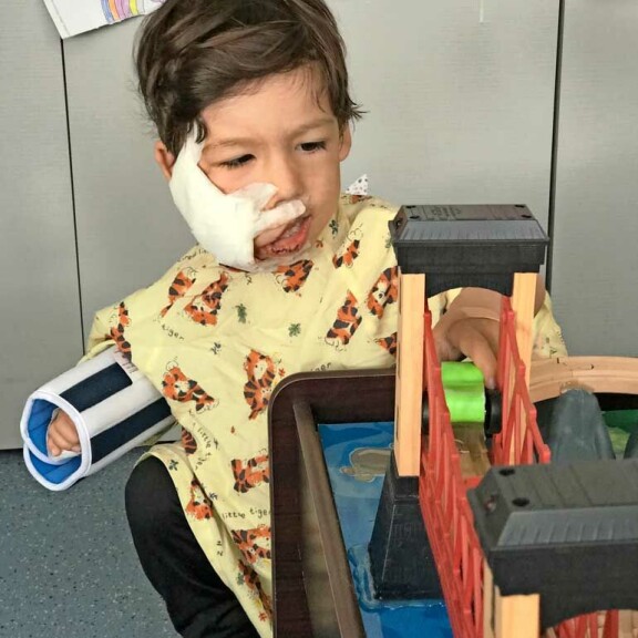Samanlainen sairaus on diagnosoitu maailmassa ainoastaan parilla sadalla ihmisellä Victorin lisäksi. Samanlainen sairaus on diagnosoitu maailmassa ainoastaan parilla sadalla ihmisellä Victorin lisäksi.