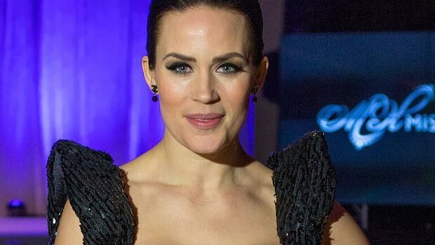 Mikä ero? Martina Aitolehti ja Stefan Therman pistivät kuherteluvaihteen päälle - kuvat! Martina Aitolehti poseeraa Seiskalle