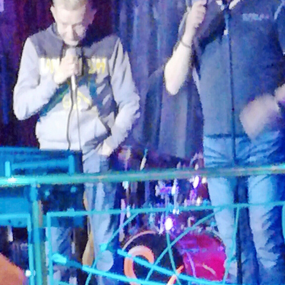 Yölintu-yhtyeen Simo Silmu ja Päivi-rakas juhlivat häitä ruotsinlaivalla: morsian vei Yölintu-tähden nukkumaan kesken illan – salakuvat Simo Silmu