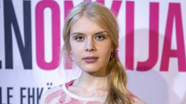 Kuvankaunis näyttelijä Alina Tomnikov yllättää: Elän parisuhteessa! Alina Tomnikov