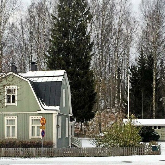Miten eropari Aku Hirviniemi ja Niina Lahtinen jakavat omaisuuden: upea omakotitalo, huikeat tulot ja ökyauto! Aku Hirviniemen talo