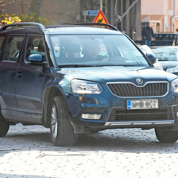 Tässä on Jörn Donnerin uusi auto: räyhäkkä menopeli – kuva! Dönnerin uusi auto