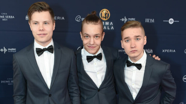Justimusfilms tärkeällä asialla: pojat ja miehet, kehukaa toisianne - koskettava video! Justimus psoeeraa Seiskalle