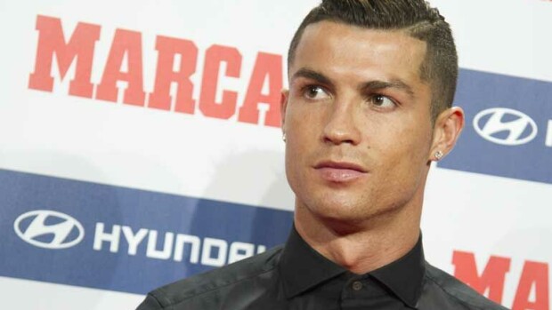 Nyt se on virallista: Cristiano Ronaldo julkaisi intiimin yhteiskuvan uuden kauniin tyttöystävänsä kanssa - kuva! Real Madridin Cristiano Ronaldo seurustelee nuoren mallin kanssa.