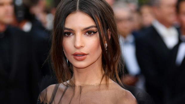 Räjähtääkö internet tästä nakuilusta? Emily Ratajkowskin alastonkuva on kerrassaan uskomaton! Emily Ratajkowski