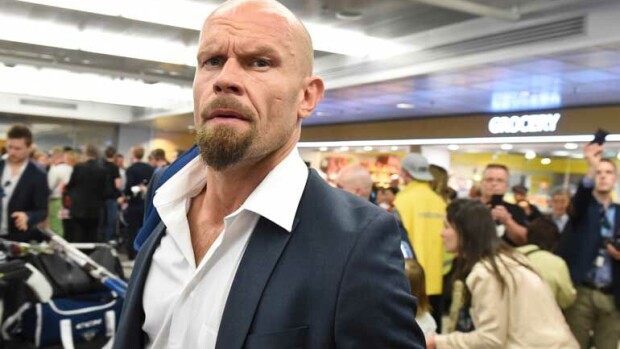Jere Karalahden ja Nannan erosoppa paisuu – menettävät huonekalunsa eron myötä? Jere Karalahti on ajautunut erimielisyyksiin yhteistyökumppaninsa kanssa.