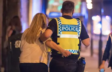 Video Manchesterin pommi-iskusta julki – paniikki levisi ihmisjoukkoon sekunneissa