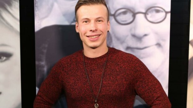 Antti Kurhinen väitti somessa hieroneensa Kelan pääjohtajan vaginaa, ei olisi kannattanut - lakimies lähestyi! Antti Kurhinen poseeraa Seiskalle