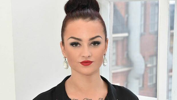 Alaston säätyttö Laine Bruce oli Seiskan Tähtityttö vain 19-vuotiaana - tunnistaisitko samaksi kaunottareksi?! Laine Bruce Seiskan Tähtityttönä.