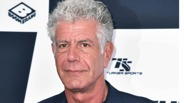Suomessakin vieraillut julkkiskokki esitteli uuden rakkaansa - ikäeroa 19 vuotta! Katso romanttinen kuva! Kokki-kirjailija Anthony Bourdain