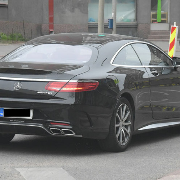Suomen kovatuloisin nainen osti yli 300000 euron ökyauton: nyt on hulppea menopeli - katso kuvat! Sari Harvia-Jyllinmaan Mercedes-Benz