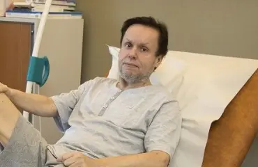 Julkkismanageri Timo Salmesmaan kauhistuttava kohtalo: Astui kotona naulaan – varvas amputoitiin! 
