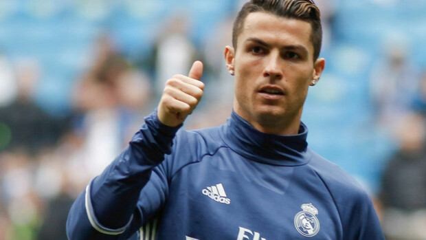 Cristiano Ronaldon uusi rakas Georgina, 22, esitteli häkellyttävää bikinivartaloaan lemmenlomalla - kuvat! Cristiano Ronaldo