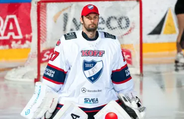 Kiekkotähti Niklas Bäckströmin hulppea merenrantahuvila valmistuu vauhdilla – kuvat! Uima-allas ja poreamme terassilla