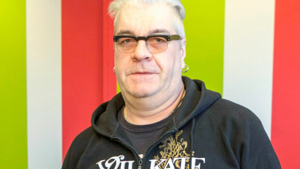 Tiesitkö? Näyttelijä Jussi Lampi, 56, on todellinen prätkämies - ajelee näin upealla Harrikalla! Jussi Lampi ajelee nätillä Harley-Davidsonilla.
