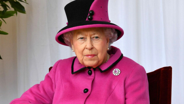 Hätäkokous Britannian hovissa! Kansa huolissaan kuningatar Elisabetin ja prinssi Philipin puolesta! Kuningatar Elisabet