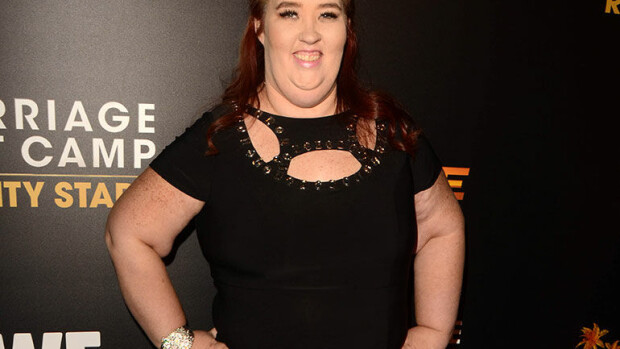 Honey Boo Boon äiti laihtui 130 kiloa - vaan käsiteltiinkö kohukuvaa? Vertaa paparazziin! Mama June punaisella matolla