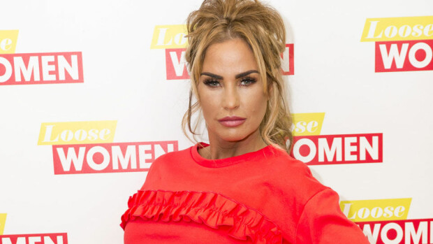 Katie Price perhelomalla: jättirinnat paljaana – kuvat! Katie Price