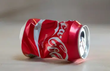 Coca-Colasta riippuvaisen koiran hampaat jouduttiin poistamaan!