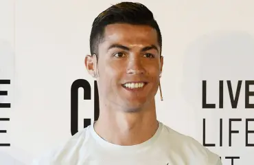 Hui, Cristiano Ronaldon näköispatsas julki – voiko huonommin enää onnistua?!