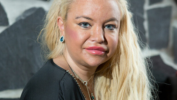 Johanna Tukiainen ihastutti mallikisassa 19 vuotta sitten - tunnistaisitko? Kuva! Johanna Tukiainen poseera Seiskalle