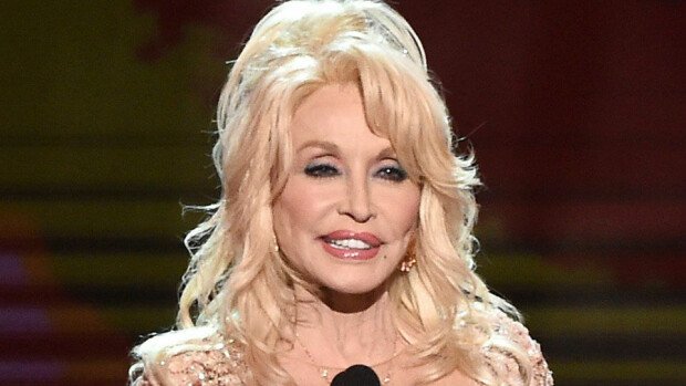 Kirurgi kauhistelee: Dolly Parton on myrkytetty Botoxilla! Laulaja Dolly Parton
