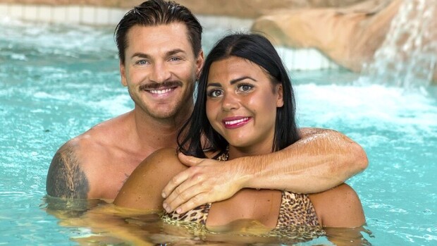Hunks-Ville ja fitness-Marianne: Kotona jumppaamme vain vaakatasossa! Villen ja Mariannen rakkaus kukoistaa.
