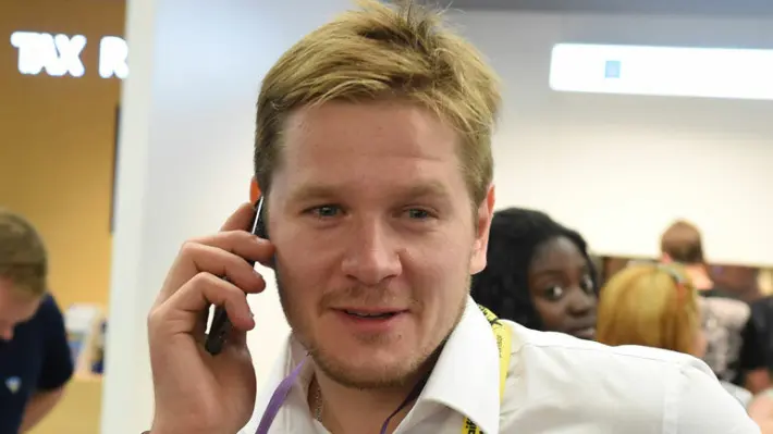 Petri Kontiola ja missirakas vauva syntyi! Tsekkaa kuva!