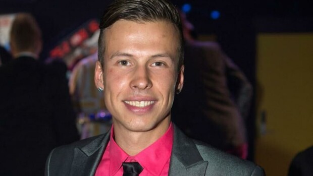 Huhhuh, meneekö jo liian pitkälle: vaginahieroja-Antin tuoreet somekuvat kuin pornoa! Antti Kurhinen poseeraa Seiskalle