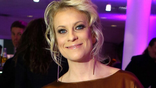 Laura Voutilainen luotti huippusuunnittelijan luomukseen Iskelmä Gaalassa - seksikäs haalariasu! Larua Voutilainen