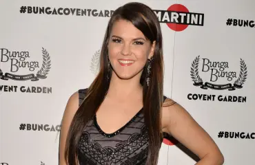 Saara Aalto yllättää: kirja tulossa!