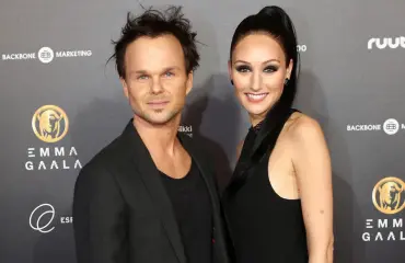 Lauri Ylönen puristeli Katriina-rakkaansa rintoja – kuvat hauskasta kisailusta!