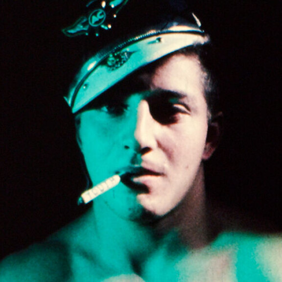 Underground-elokuvan legenda Kenneth Anger on kuollut – Martin Scorsesen idoleihin kuulunut ohjaaja loi pohjan musiikkivideokerronnalle Scorpio Rising