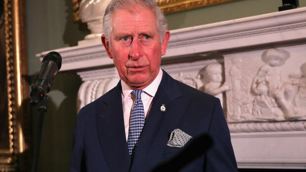 Brittihovin suru: prinssi Charlesin kummitytär löydettiin kuolleena Prinssi Charles