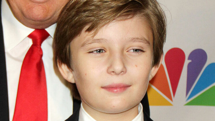 Barron Trump, 10, on myös saanut osansa loanheitosta! Barron Trump poseeraa