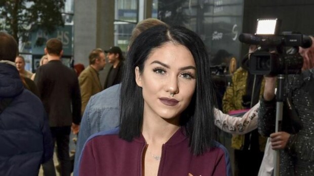 Aww, Evelina julkaisi liudan lapsuuskuvia: mikä suloinen pellavapää! Eveliina Sanomatalossa