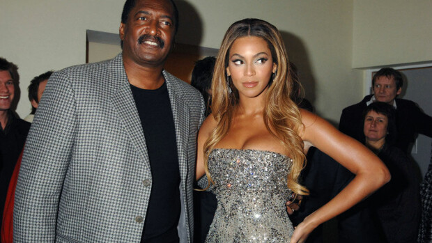 Oho, Beyoncé salasi raskautensa isältään kuukausia! Mathew ja Beyonce Knowles